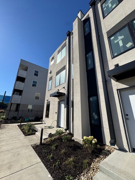 Building Photo - 537 E 19th St