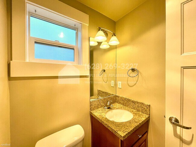 Building Photo - 3 br, 2.5 bath Townhome - 9209 Interlake A...