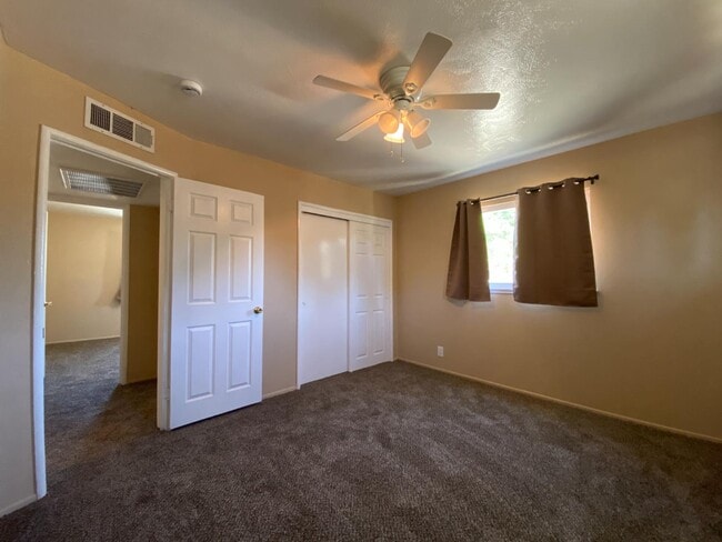 Building Photo - 4734 E Princeton Ave