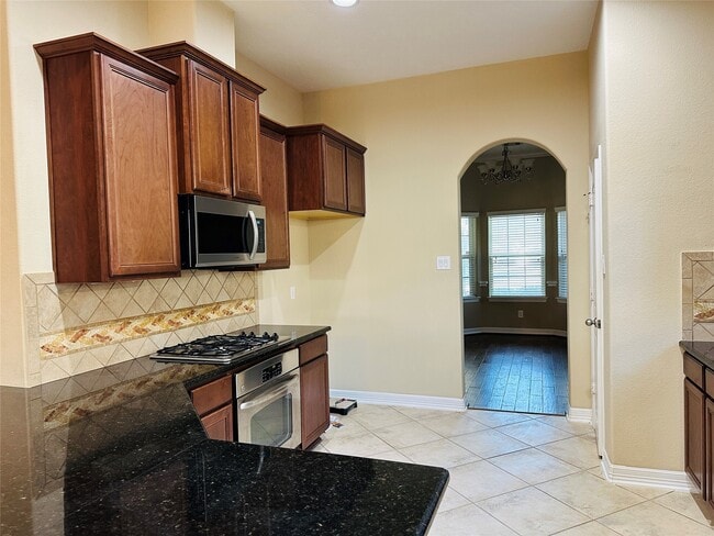 Building Photo - 21927 Field Green Dr