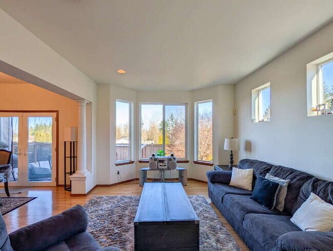 Building Photo - 5907 77th Dr NE