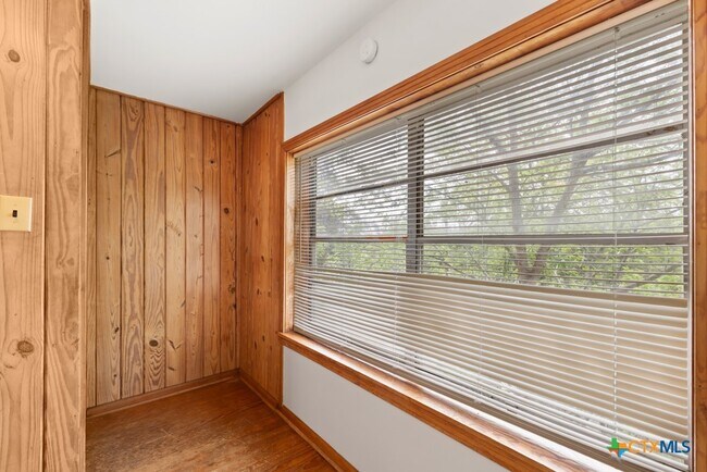 Building Photo - 1511 Ranch Rd 12