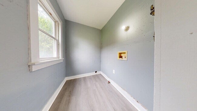 Building Photo - Ashland Schools! 4 bedroom, near town, fre...