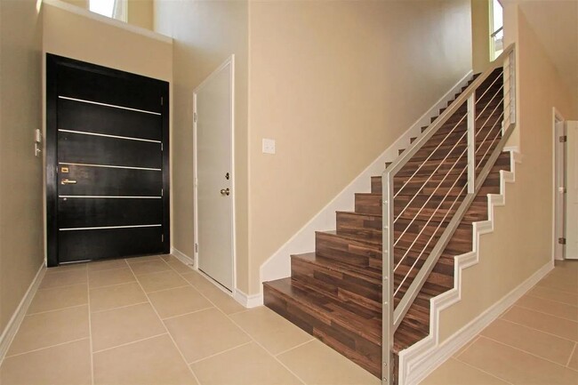 Building Photo - 7917 Elka Lp