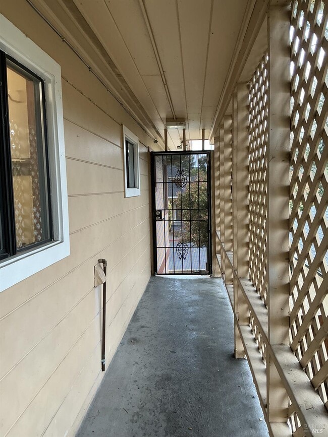 Building Photo - 212 S E St