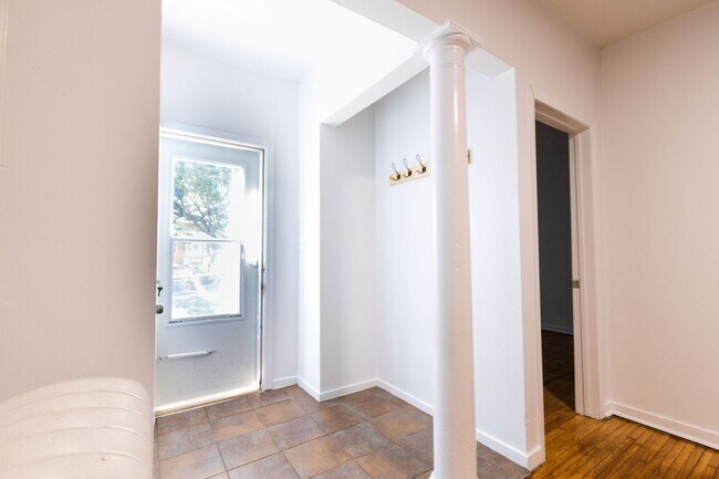 Building Photo - 1406 N 15th Ave