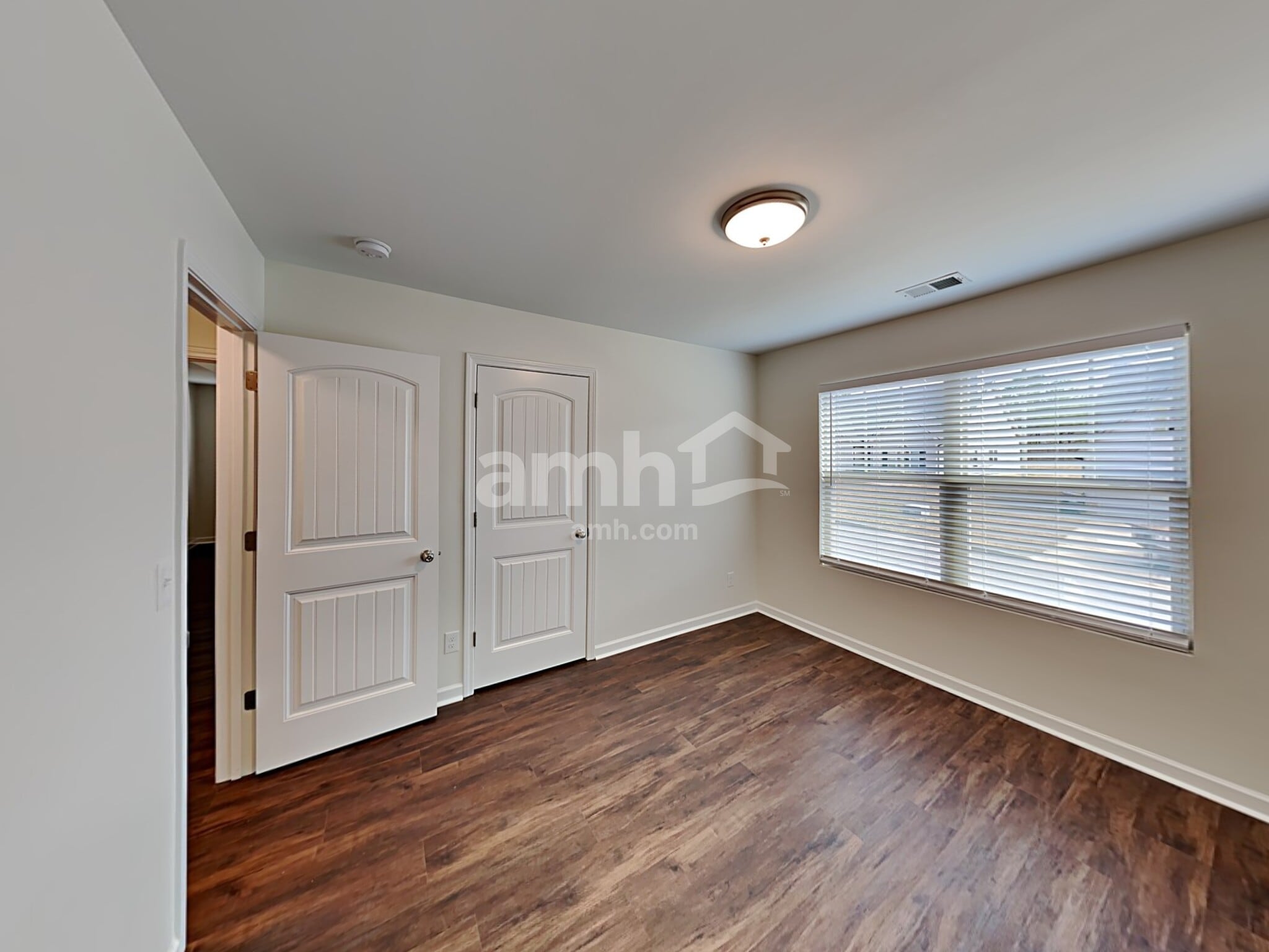 Building Photo - 351 Shady Glen