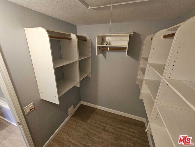 Building Photo - 290 Ridgeton Ln