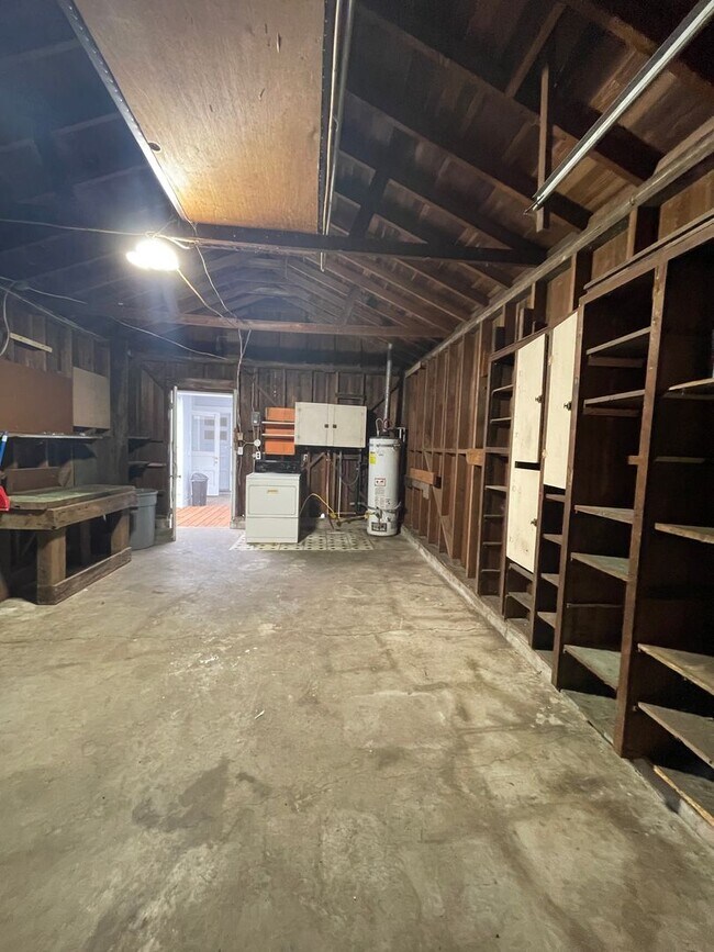 Building Photo - 576 Main St