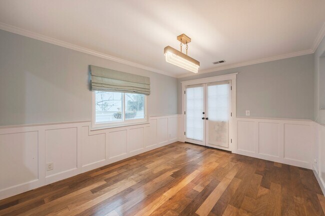 Building Photo - Luxury Living in Manhattan Beach