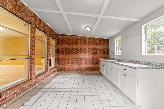 Building Photo - 4111 Surreydon Dr