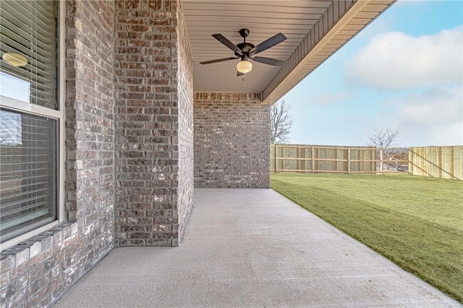 Building Photo - 219 S Geranium Ln
