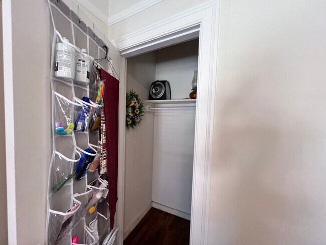 Building Photo - Fully Updated Home in San Leandro Available for Rent!!