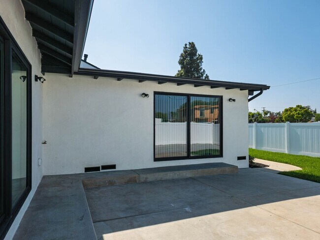 Building Photo - 6454 Gentry Ave