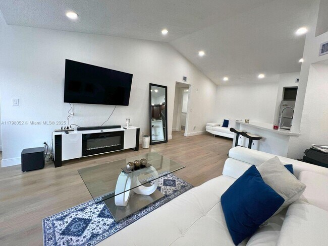 Building Photo - 12870 Vista Isles Dr