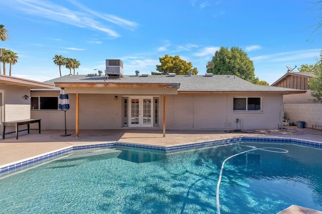 Building Photo - 5-Bedroom Tempe Home with Private Pool, Guest House & Garage Near ASU
