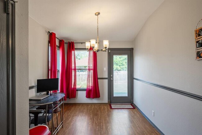 Building Photo - 404 Paige Bend