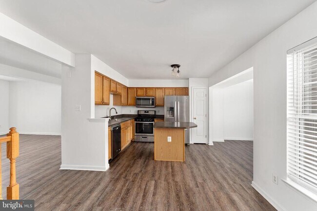 Building Photo - 7102 Finch Ln