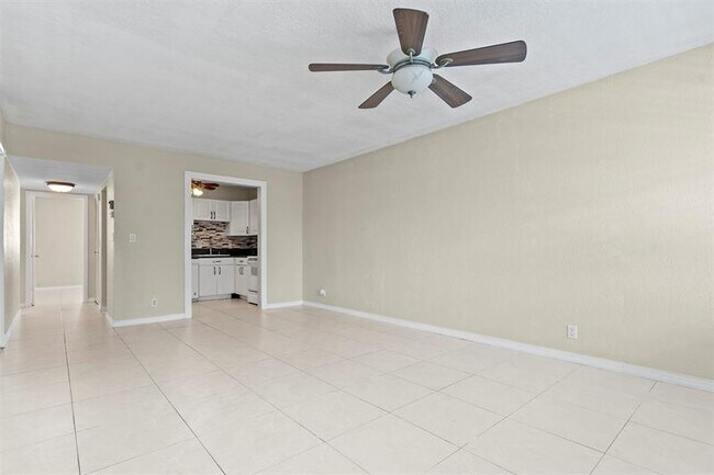 Building Photo - 751 Pine Dr