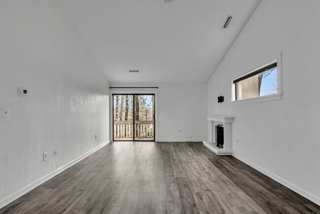 Building Photo - 7 Cottonwood Dr