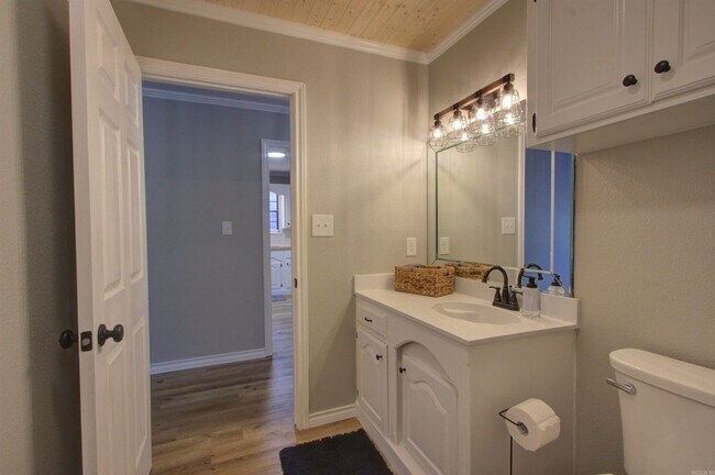 Building Photo - 5805 Sidney Dr