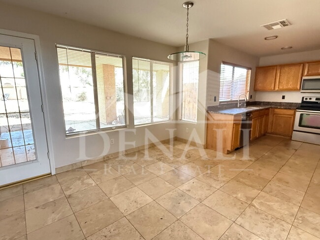 Building Photo - 1274 W Sparrow Ct