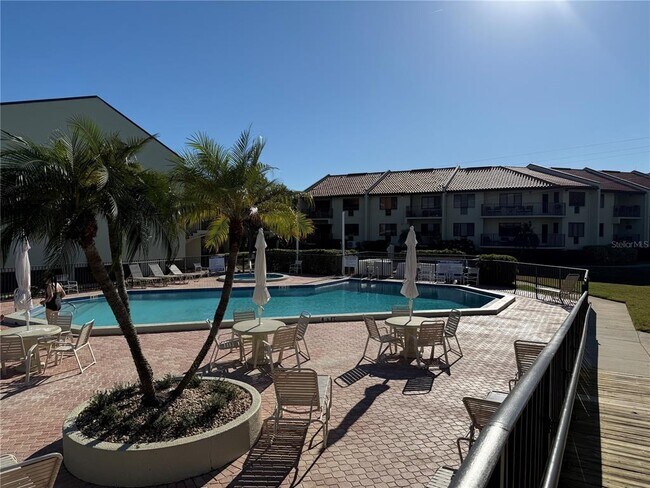 Building Photo - 1515 Pinellas Bayway S