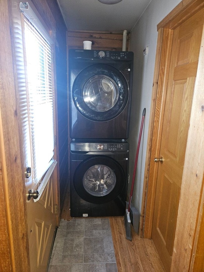 Building Photo - 2 Bed / 2 Bath Fully Furnished Cabin House in Warrens, WI!