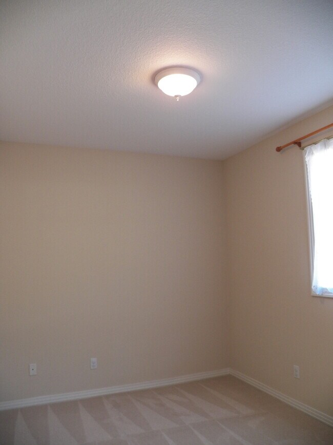 Building Photo - **PENDING** Wonderful West Linn Home!