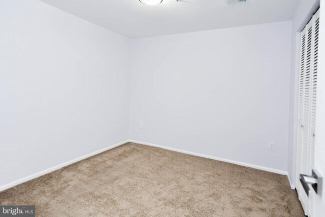 Building Photo - 915 Westlake Dr