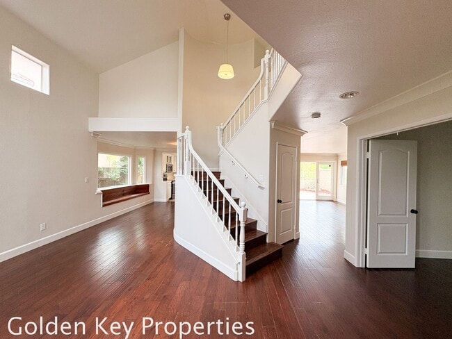 Building Photo - Welcome home to this spacious 4-bedroom, 3-bath home located in the Rancho Del Oro Community!