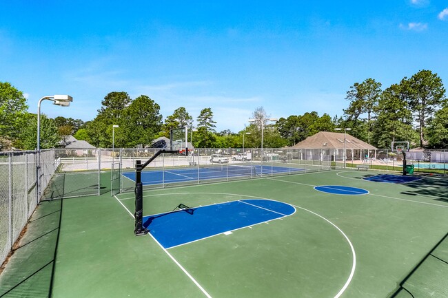 Building Photo - Gorgeous 3 Bed/ 2 Bath Single- Family Home