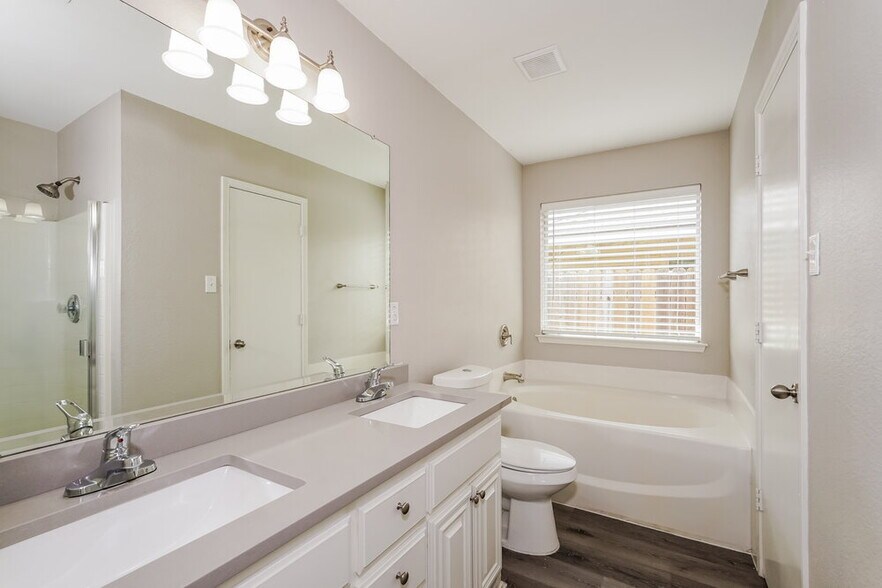 Building Photo - 1320 Sierra Blanca Dr
