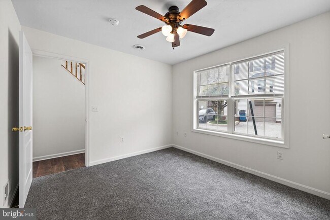 Building Photo - 8 Shady Tree Ct