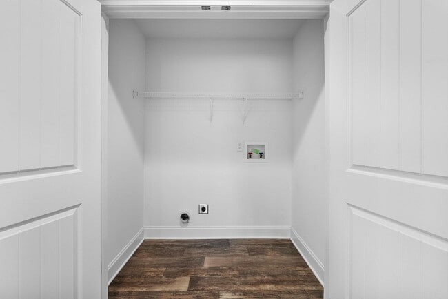 Building Photo - Pet Friendly Three Bedroom with Bonus!