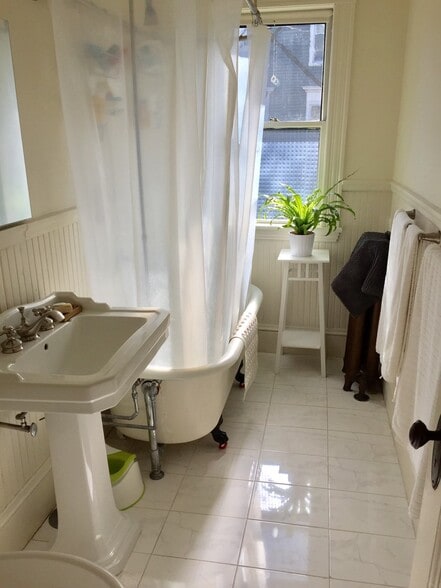 Bath - great tub for bathing! - 74 Highland Ave