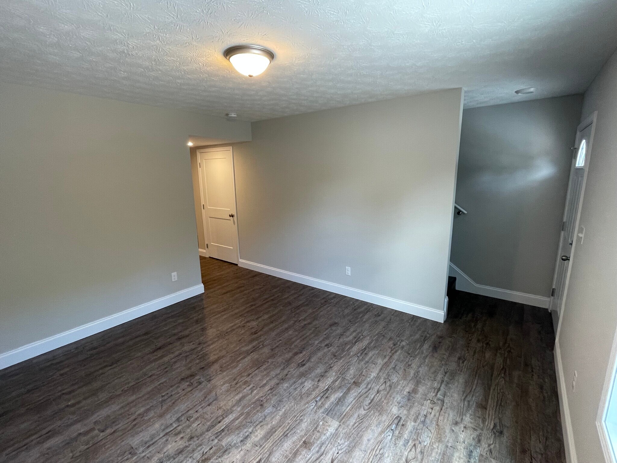 Building Photo - 1011 W 5th St