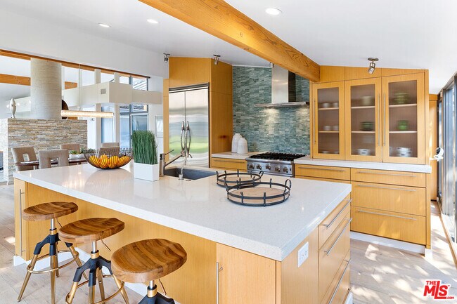 Building Photo - 6225 Frondosa Dr