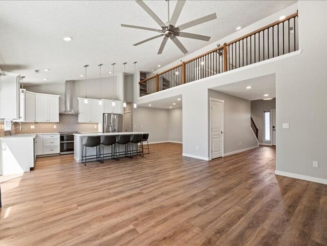 Building Photo - 617 Esperanza Ct