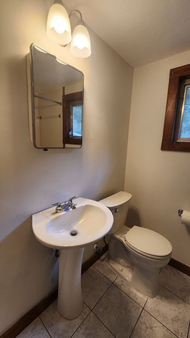 Building Photo - 3 Bedroom 1 Bathroom House