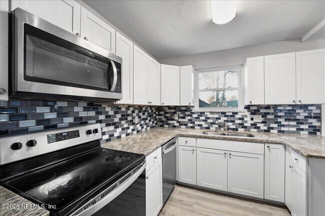 Building Photo - 5395 Poppy Dr