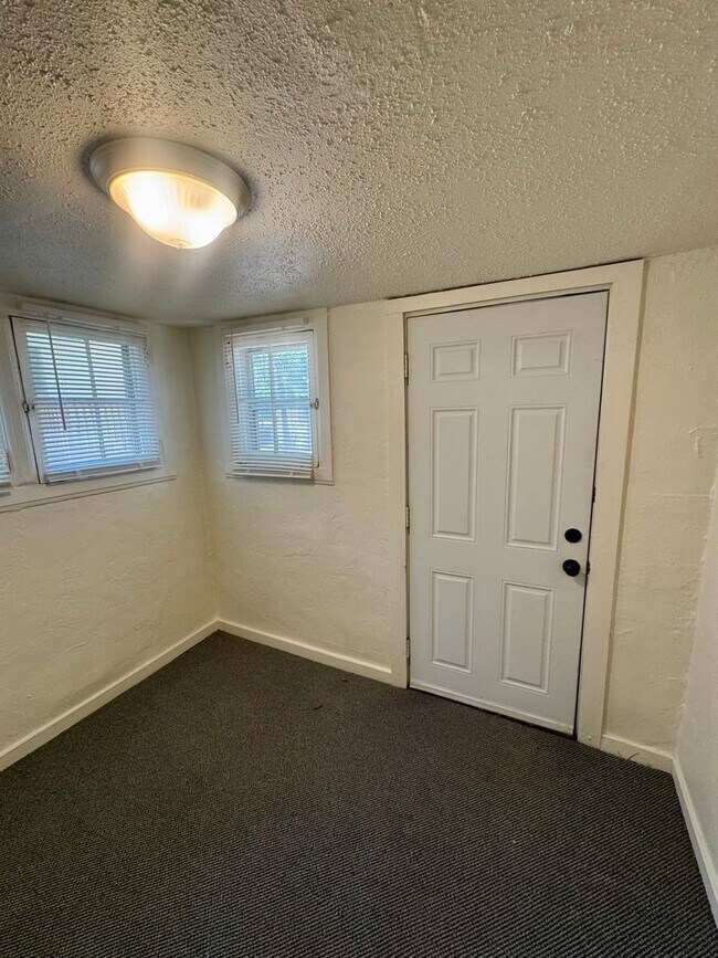 Building Photo - E. Brookside- 126