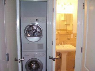 Building Photo - 279 E 10th St