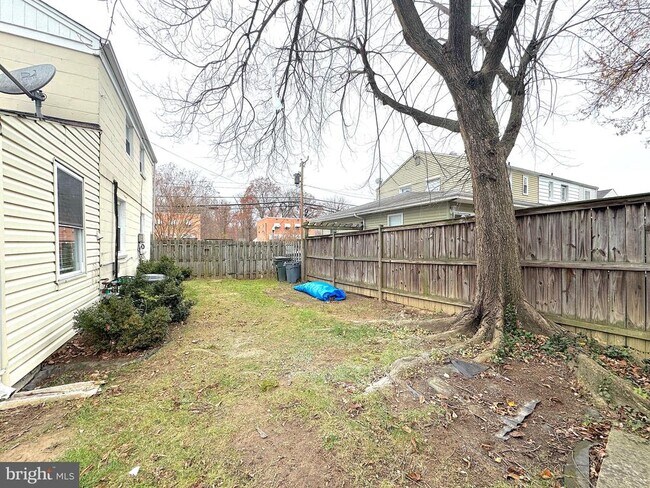 Building Photo - 5612 7th Rd S