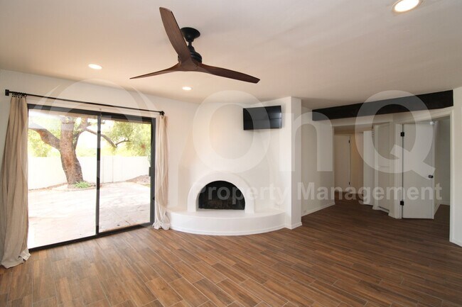 Building Photo - 7702 N Dreamy Draw Dr