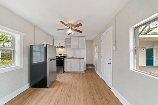 Building Photo - 226 Belmont A San Antonio TX 78202