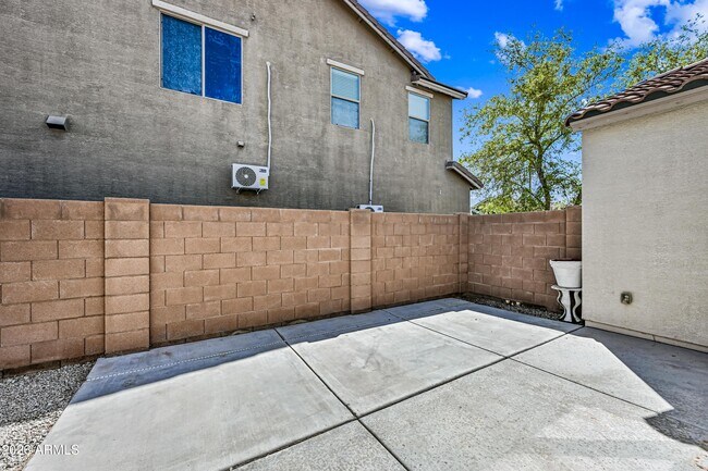 Building Photo - 23862 W Gibson Ln