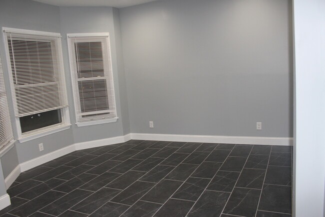 Living room - 541 Prospect St