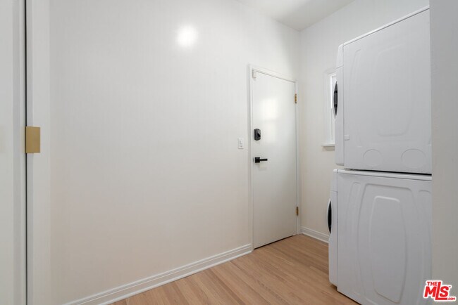 Building Photo - 1209 S Highland Ave