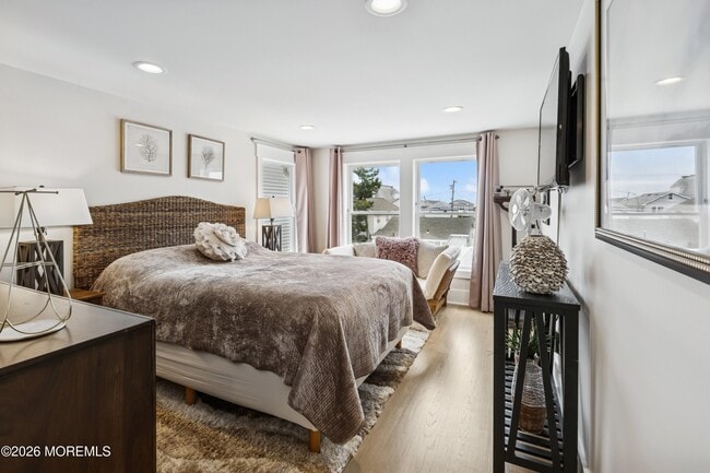 Building Photo - 124 2nd Ave